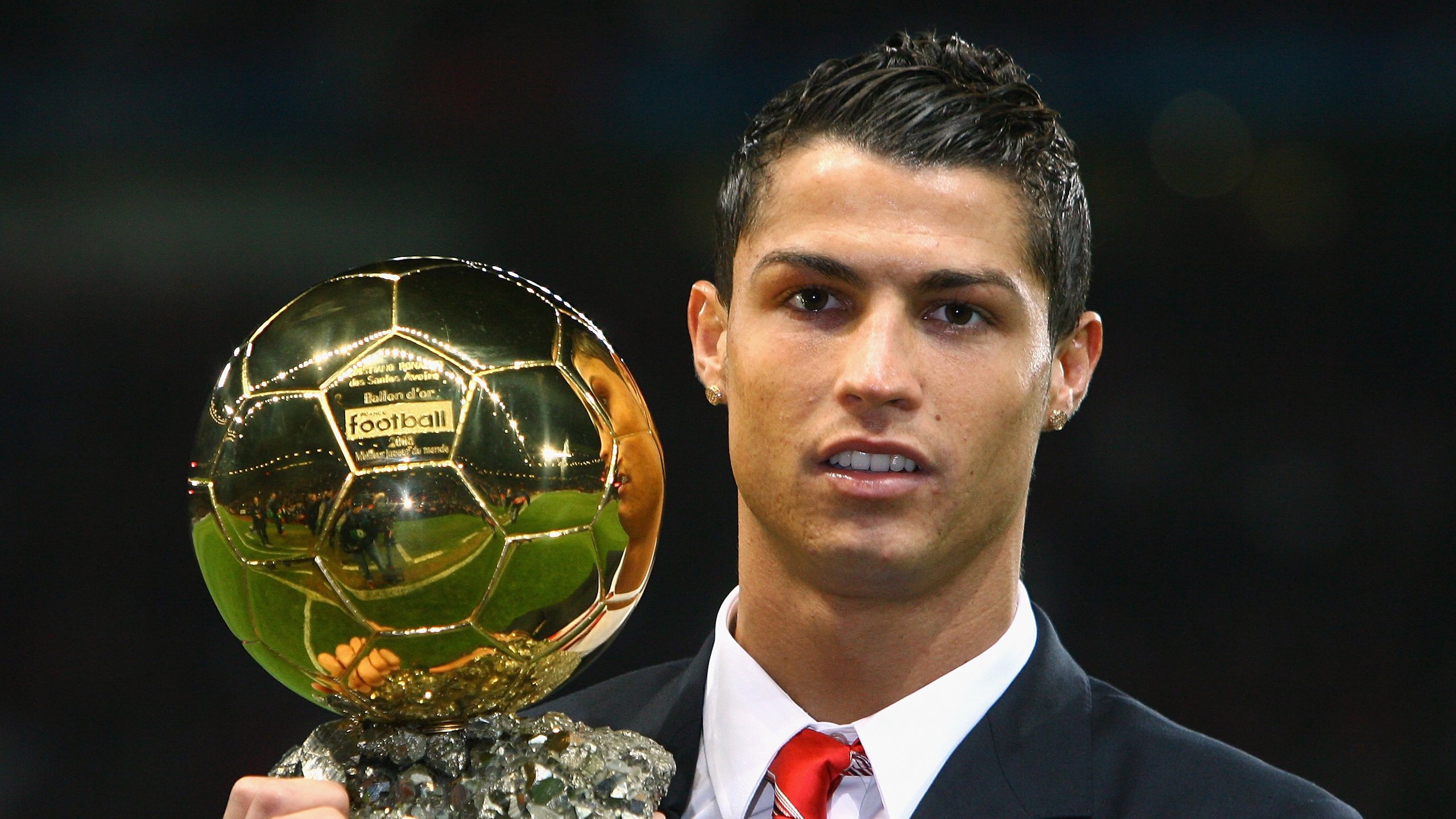 阿拉巴的攻防统治与摩洛哥的防守艺术，现代足球的战术两极